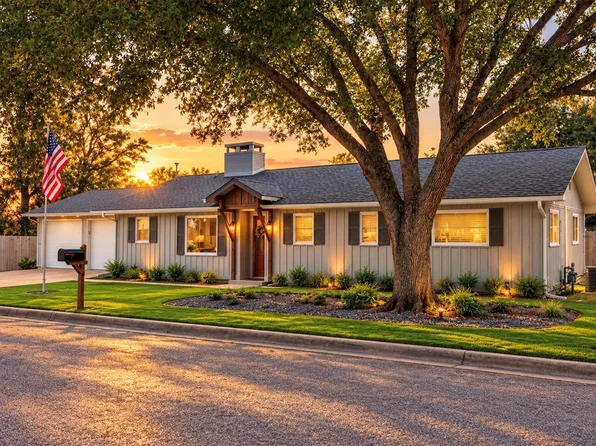 364 Woodland Ave, Giddings, TX 78942
