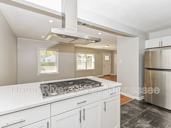 4th image of 4944 Lynbar Ave