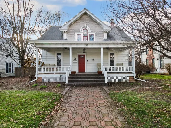 123 N Walnut St, Arcola, IL 61910