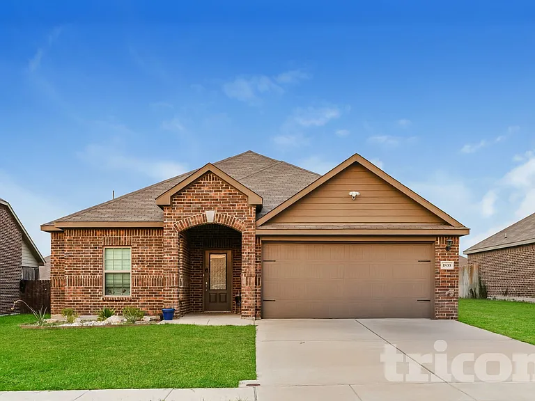 1833 Chesapeake Dr — Photo 1