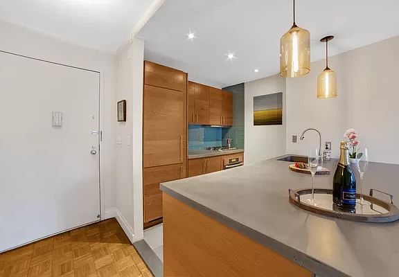 3rd image of 1 Irving Pl APT P7b