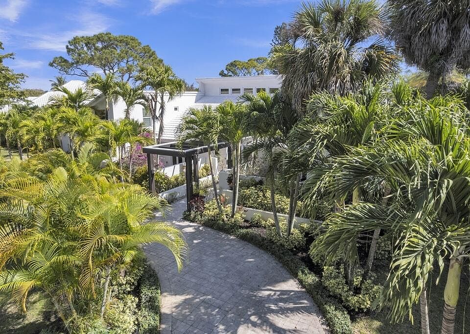 1st image of 355 Oakview Drive