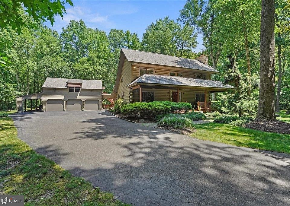 1st image of 129 Crescent Ln