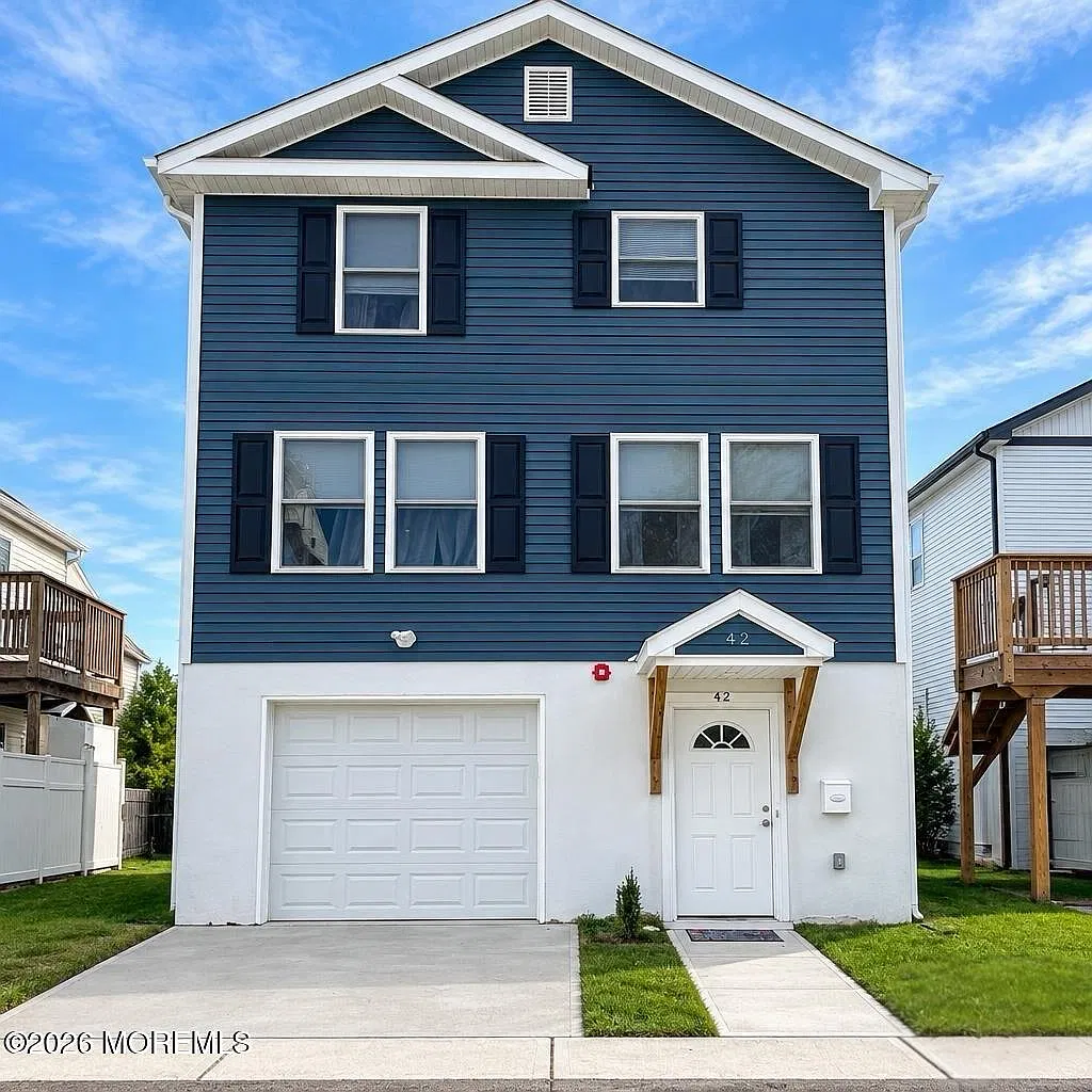 2 bed, 1.5 bath, 840 sqft, $3,000 — Photo 1