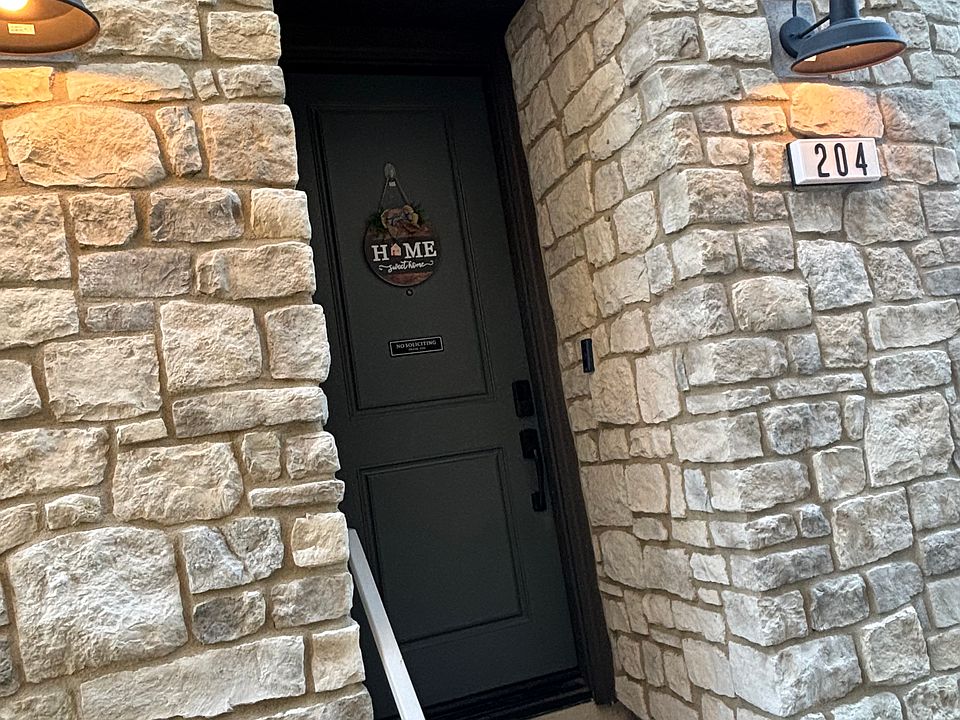 2nd image of 41974 Emelia St #204