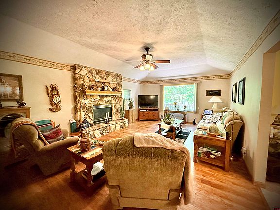 3rd image of 119 Wood Creek Ct