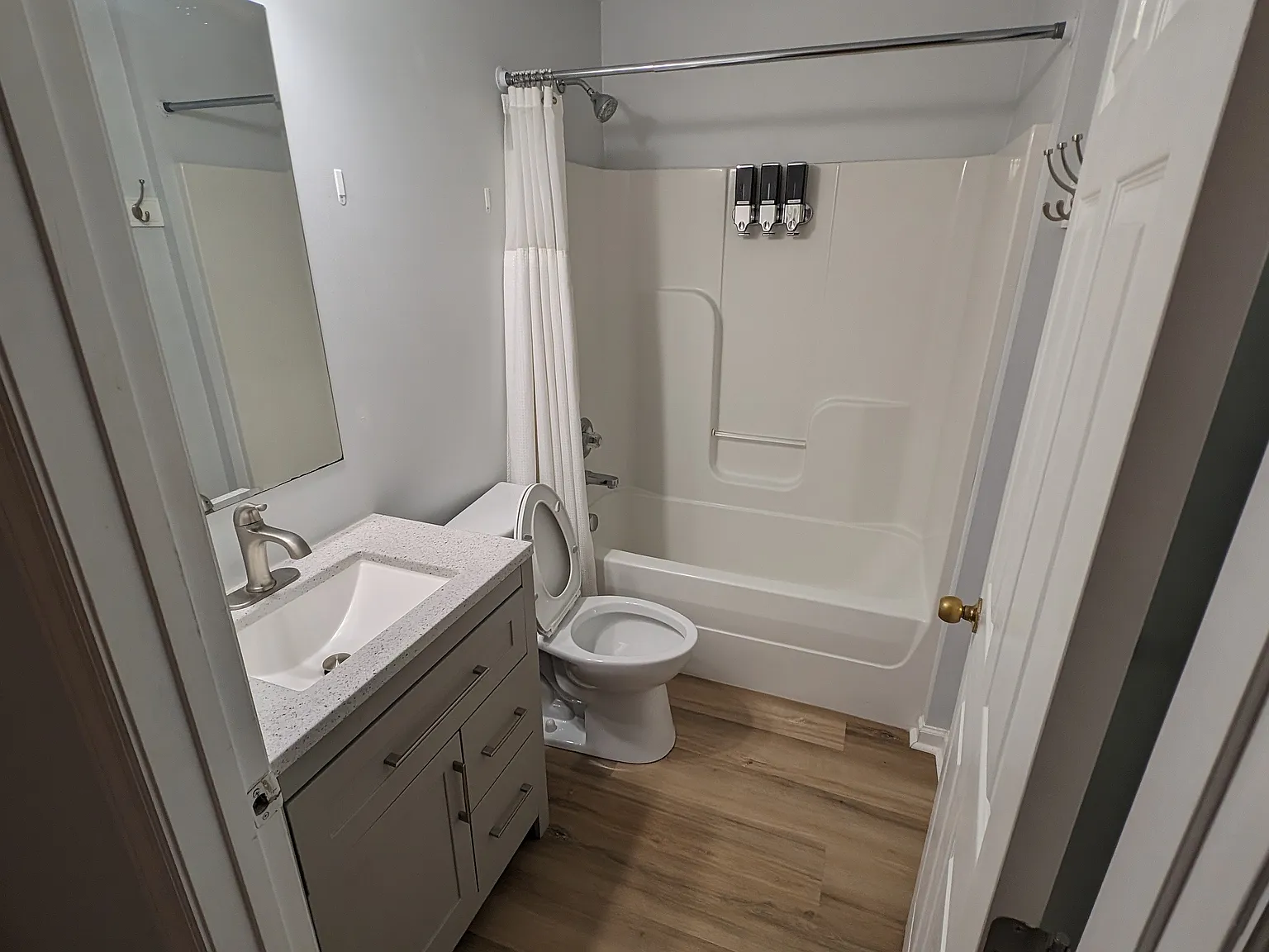 2 bed, 600 sqft, $1,900 — Photo 4