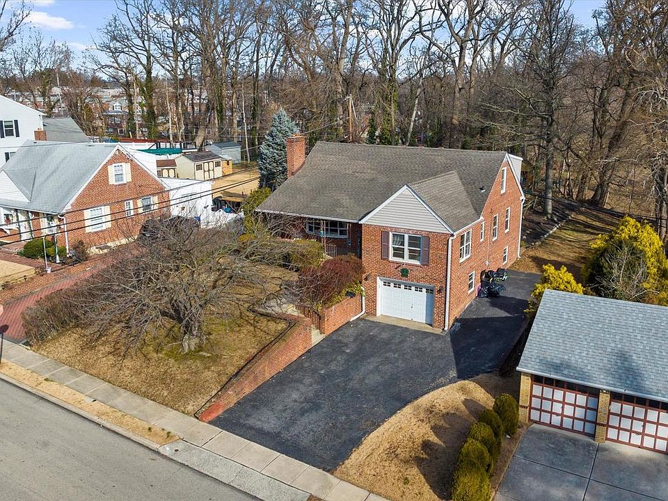 1st image of 303 Perry St