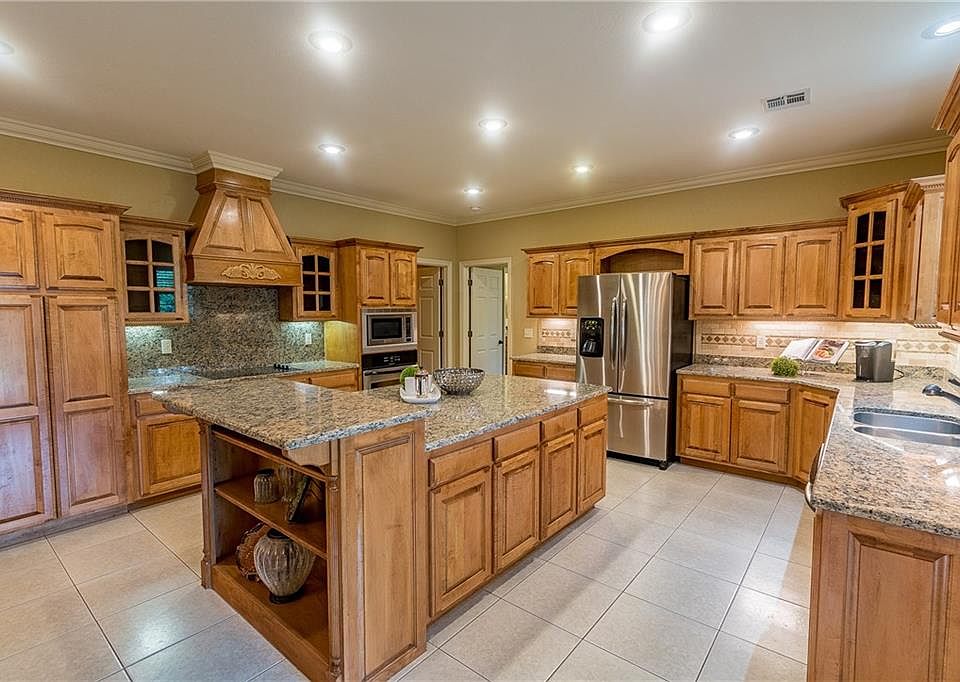 1st image of 19 Stirling Cir