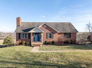 1738 Woodlake Rd, Stamping Ground, KY 40379