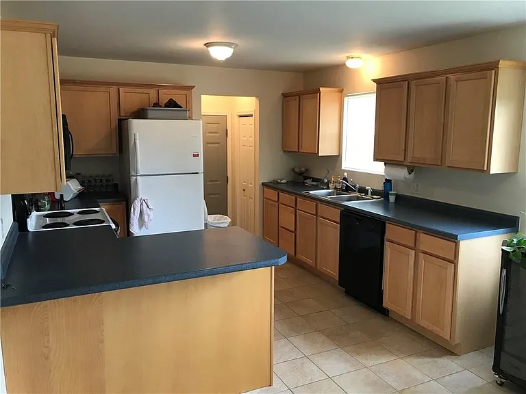16 Brenden St — Photo 2