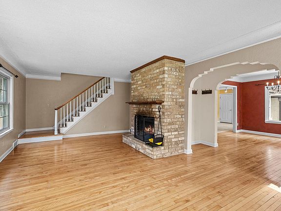 5th image of 613 Labore Rd