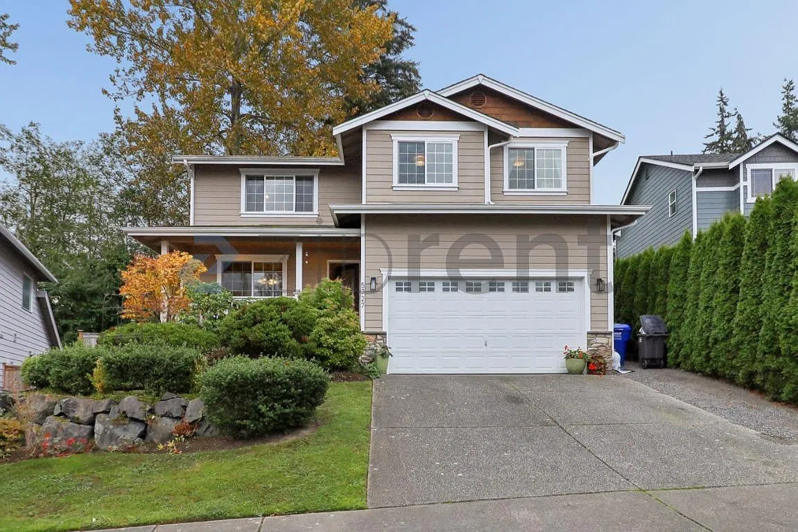 4 bed, 2.5 bath, 2303 sqft, $3,990 — Photo 1