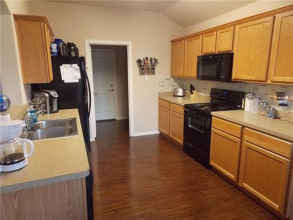 3rd image of 637 Antonio Ln