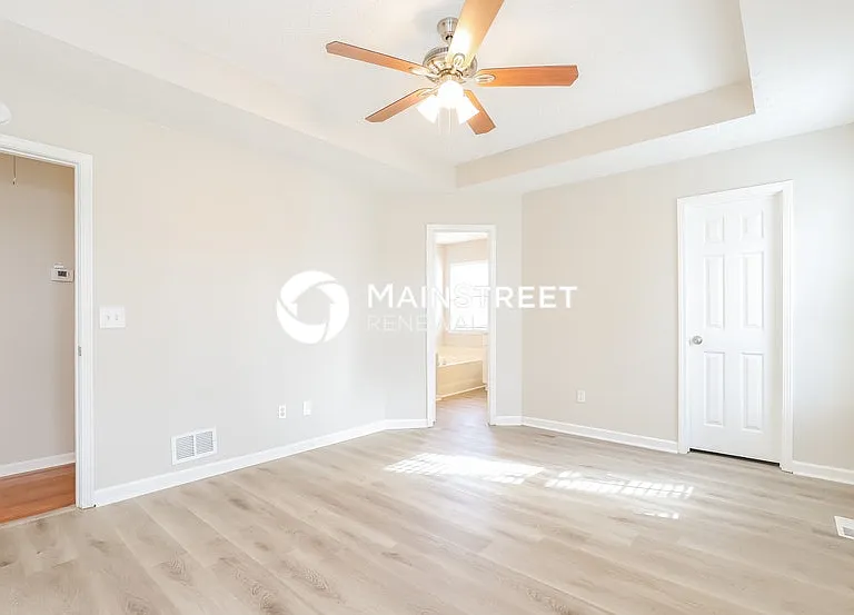 7015 Bristol Trl — Photo 8