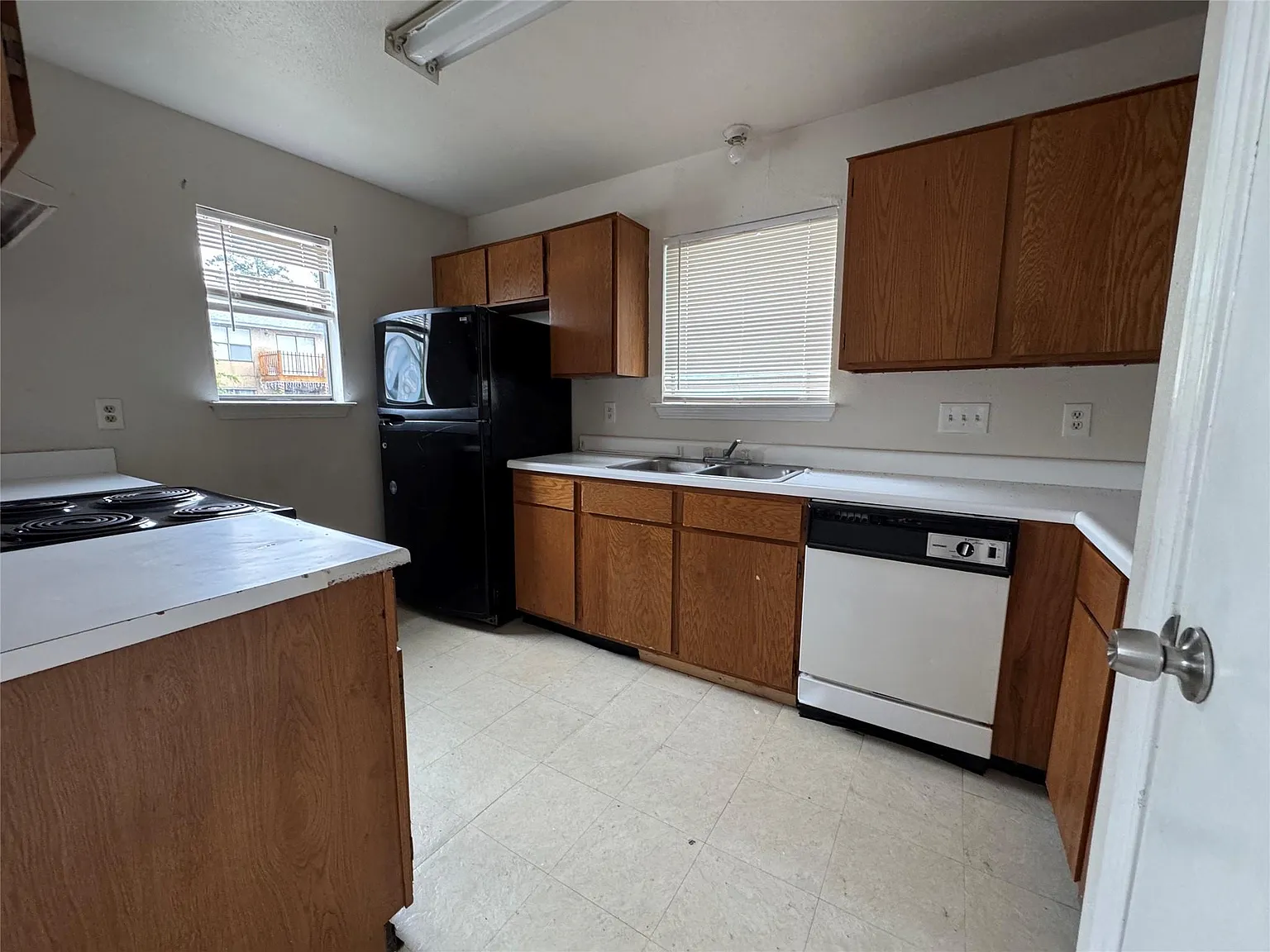 2 bed, 1.0 bath, 4272 sqft, $1,000 — Photo 1
