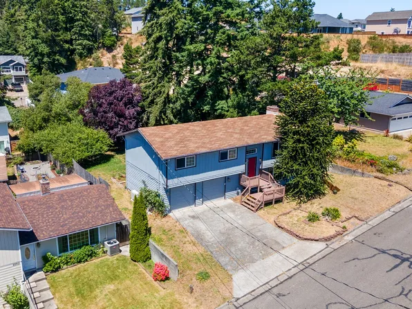 2230 Oak St, North Bend, OR 97459