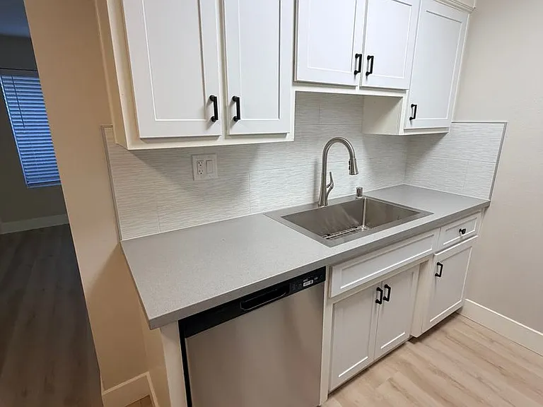 Providence House Apartments — Photo 15