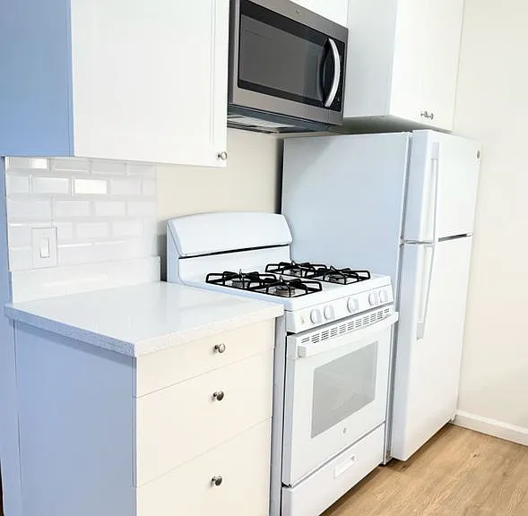 418 Roosevelt Ave #6 — Photo 1