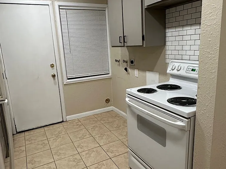 225 E Louise Ave — Photo 8