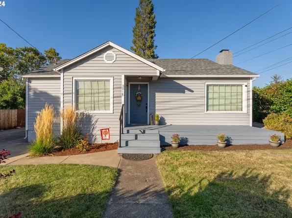 3018 W Sherwood Ave, Roseburg, OR 97471