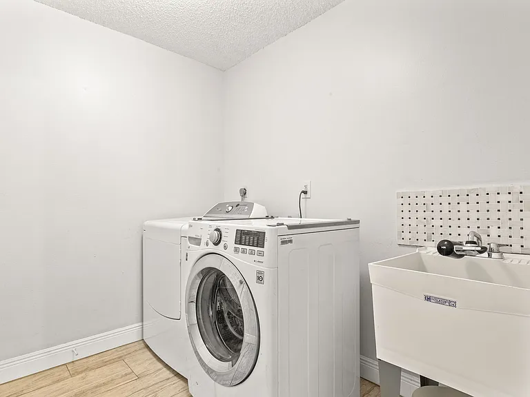 1500 Walnut St — Photo 14