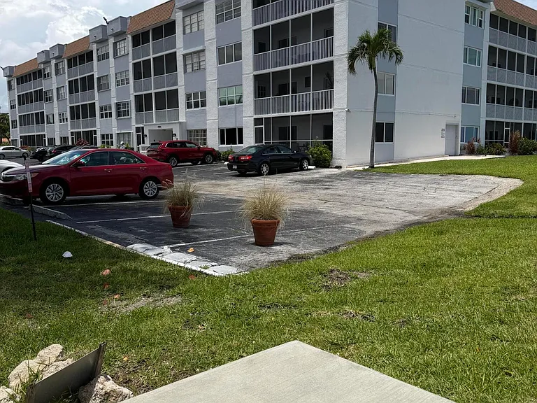 1516 S Lakeside Dr #107 — Photo 6