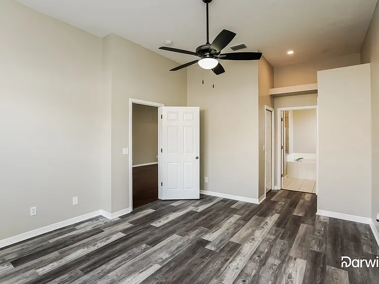 1229 Vinetree Dr — Photo 8