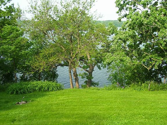 5th image of 637 Lakeshore Dr