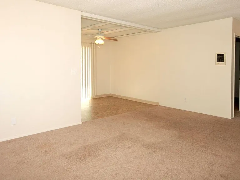 Woodlawn Manor — Photo 27