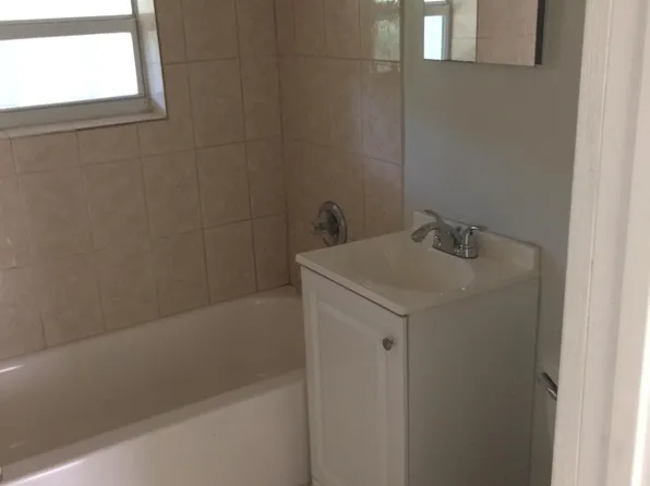 201 SE 8th St #201, Delray Beach, FL 33483