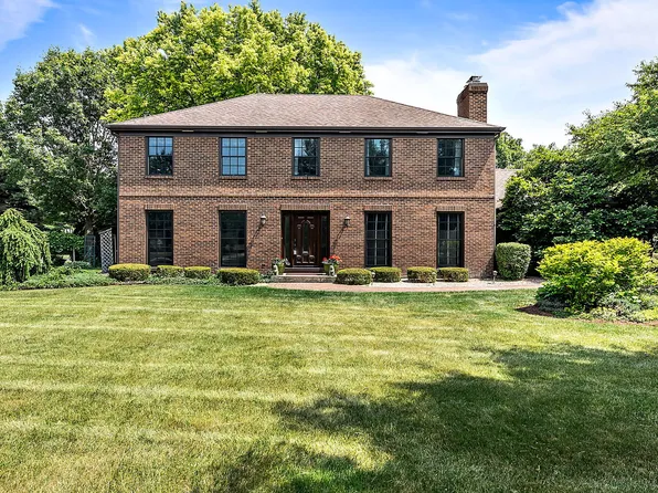 40W170 Deer Run Dr, St Charles, IL 60175