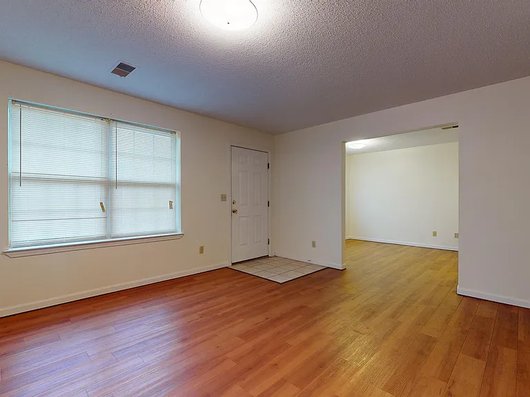 109 Commercial St — Photo 6