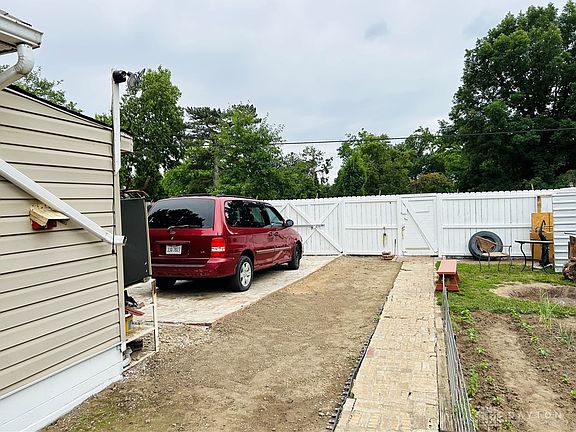 5th image of 1112 Kunz Ave