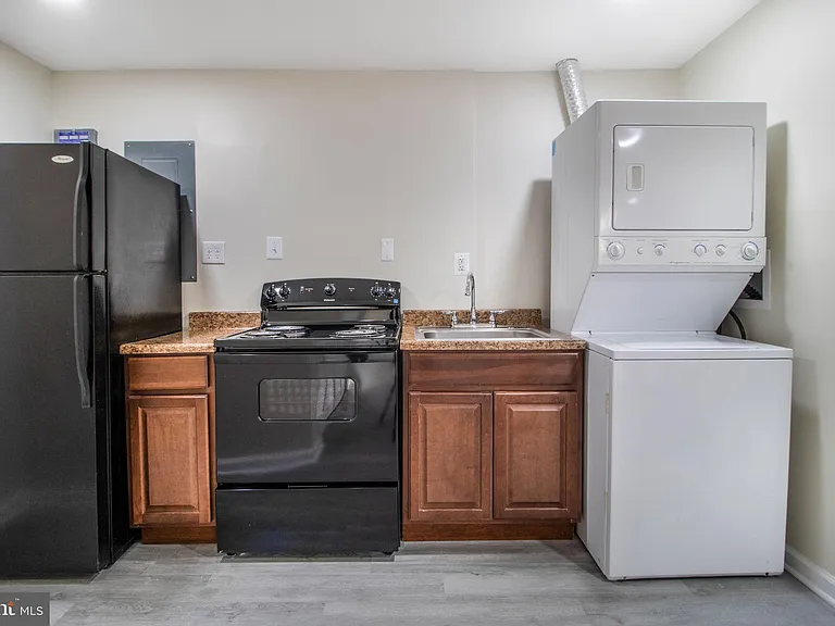 7602 Mezmer Ln — Photo 3