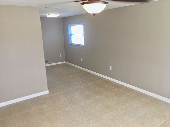 5th image of 1404 Lillian Ln