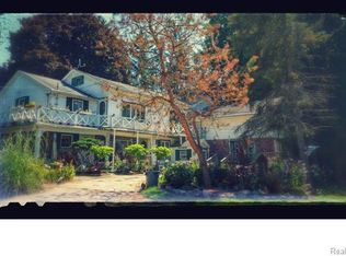 6025 Strawberry Lake Rd APT B, Whitmore Lake, MI 48189