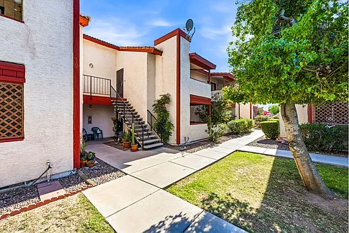 4211 E Palm Ln Photo 1