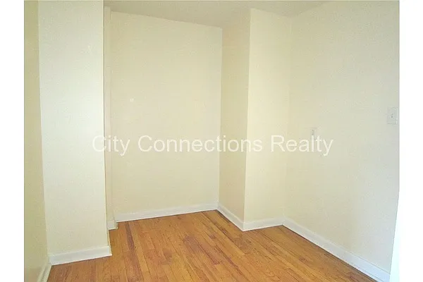 Rented by City Connections Realty | media 68