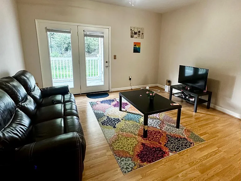 9811 Hyde Glen Ct — Photo 2