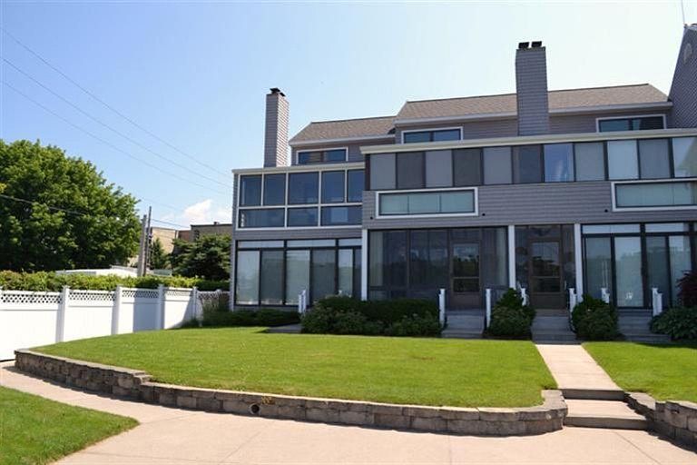 1st image of 301 S Spinnaker Dr