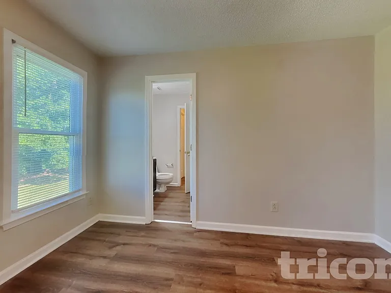405 Ashington Ct — Photo 13