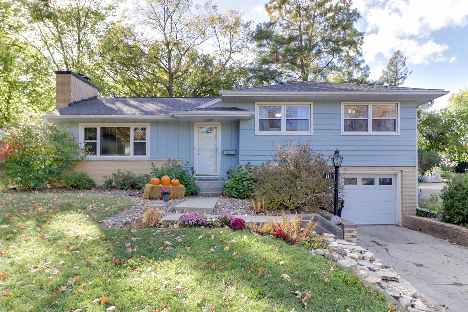 131 Eastview Dr photo 1