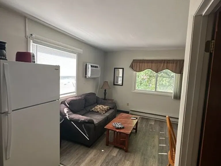 383 College Street — Photo 6