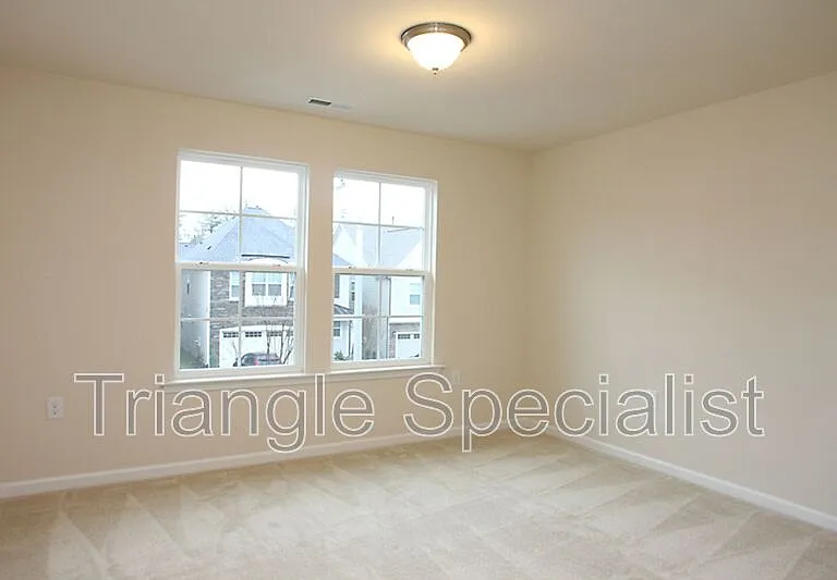 215 Begen St — Photo 8