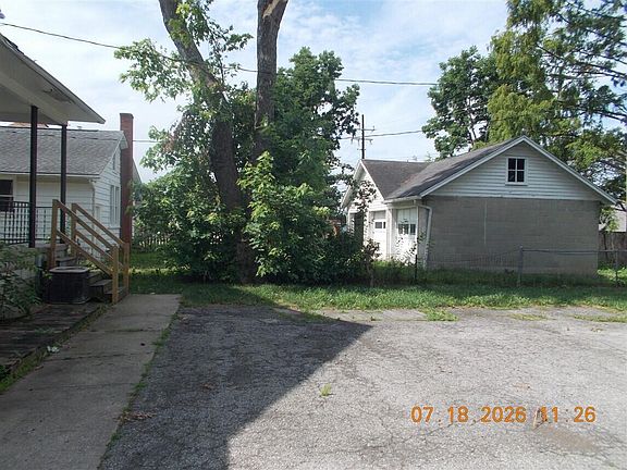 5th image of 760 Washington St