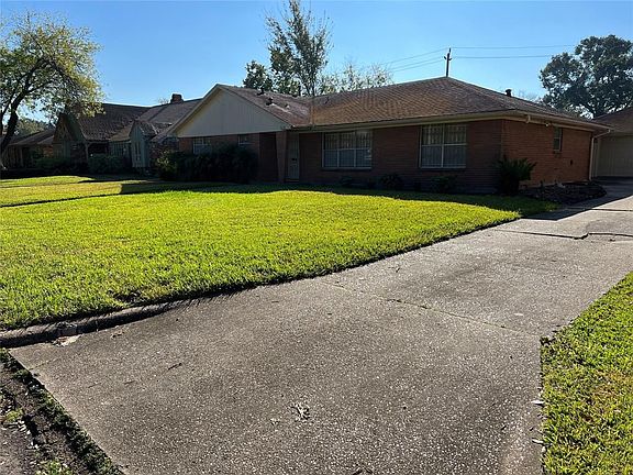 3rd image of 7626 Montglen Dr