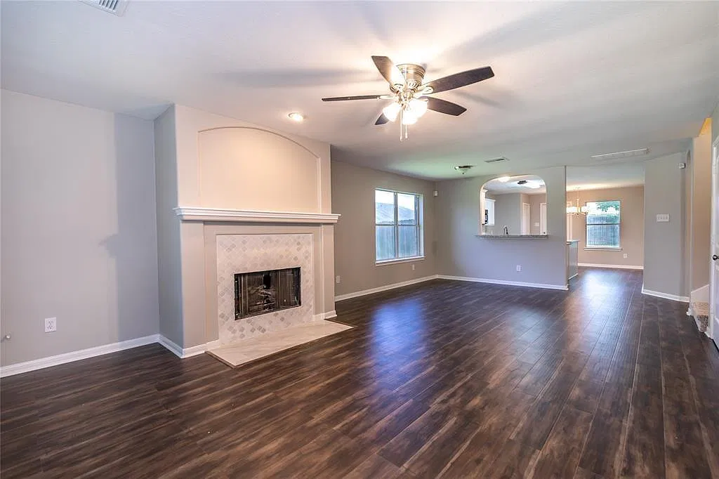 4 bed, 2.5 bath, 2651 sqft, $2,500 — Photo 2
