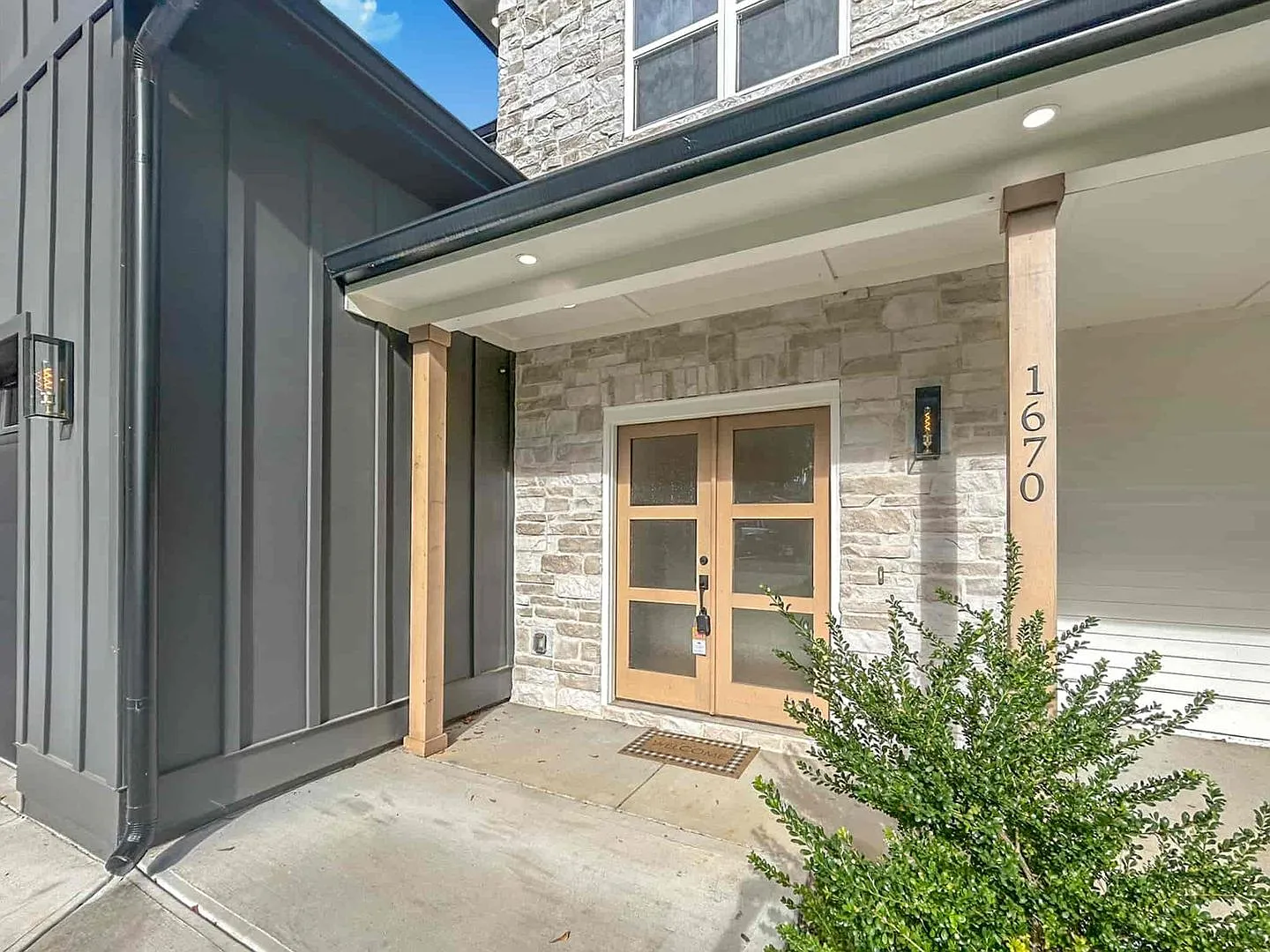 Modern 4BR Craftsman Perfection Minutes from Marietta Square & The Battery — Photo 2