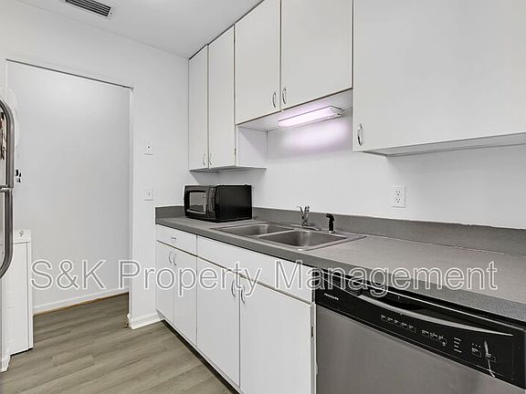 3rd image of 517 Mary Robert Ln Unit 1